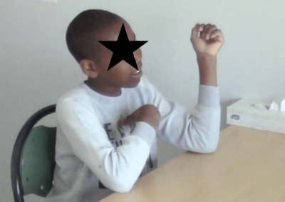 Atelier de langue des signes pour enfants autistes - 2ème partie 3 Elias 1 langage des signes